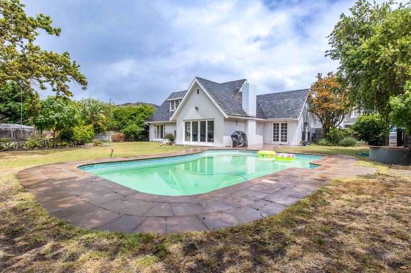 To Let 4 Bedroom Property for Rent in Tokai Western Cape